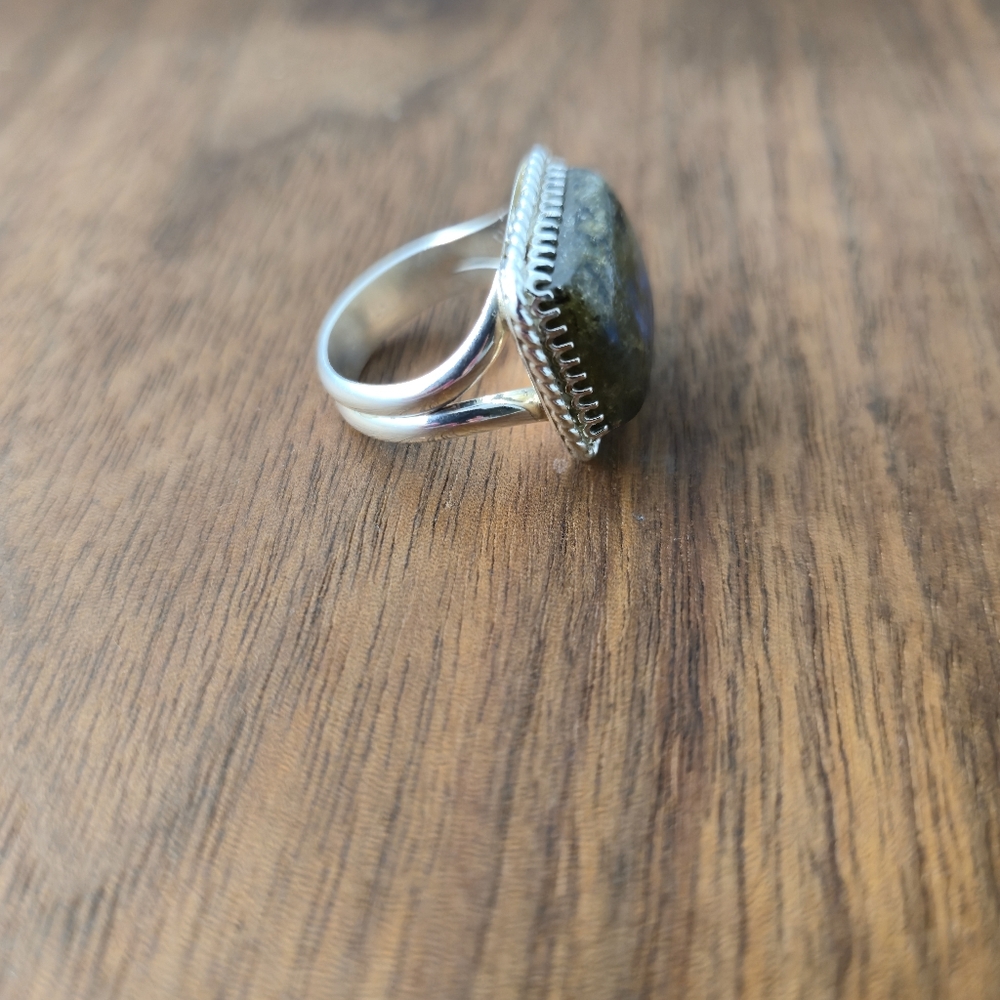 Labradorite Rectangular Sterling Silver Handmade Ring - Picture 3 of 12